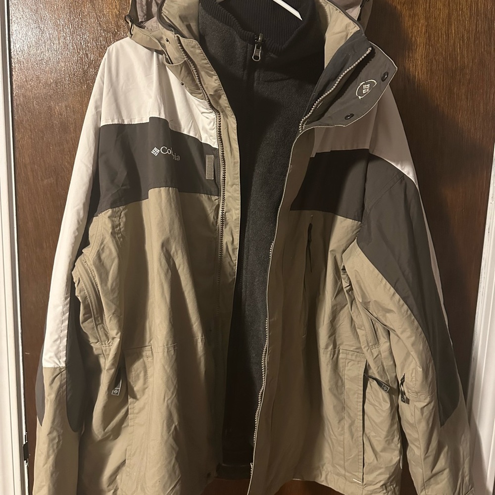 Columbia Men's Beige and Black Ski Jacket